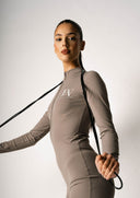 5 Easy Squat Techniques for Women: A Light Workout to Stay Active